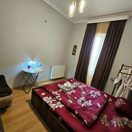 טביליסי Guesthouse Different מראה חיצוני תמונה