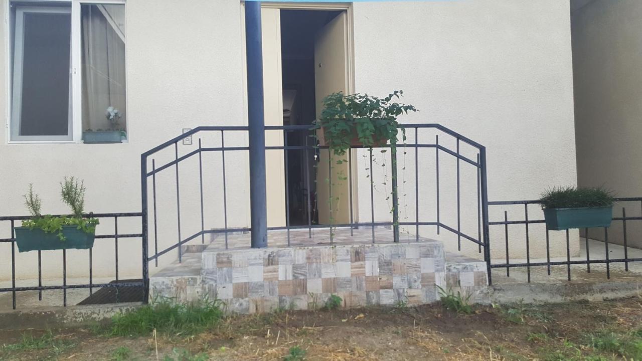 טביליסי Guesthouse Different מראה חיצוני תמונה