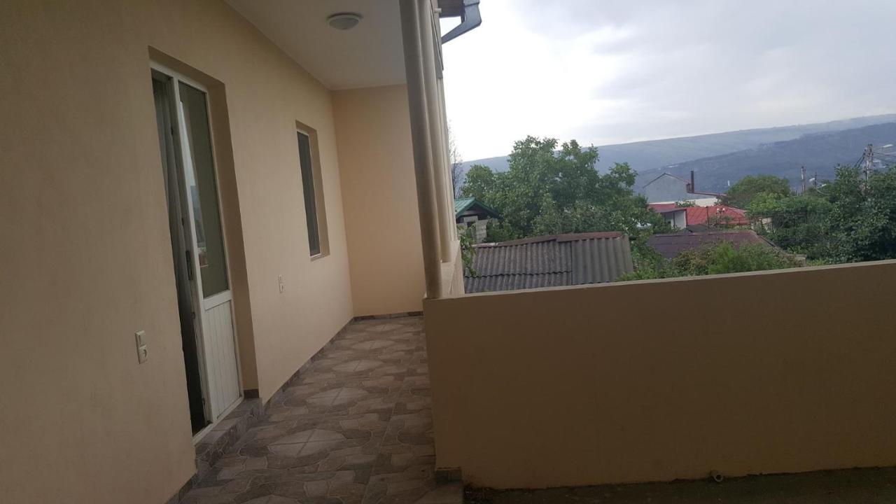 טביליסי Guesthouse Different מראה חיצוני תמונה