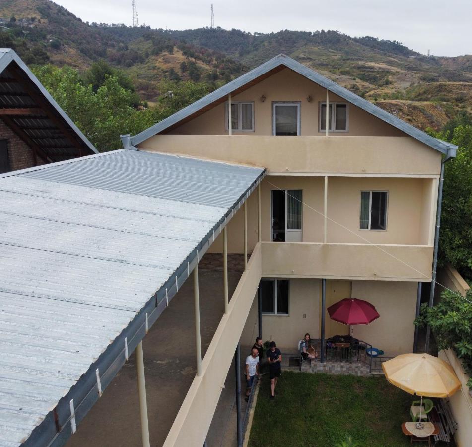 טביליסי Guesthouse Different מראה חיצוני תמונה