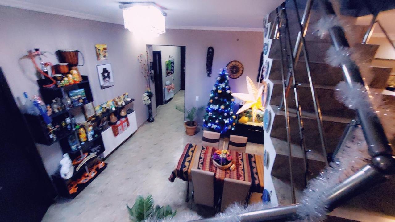 טביליסי Guesthouse Different מראה חיצוני תמונה
