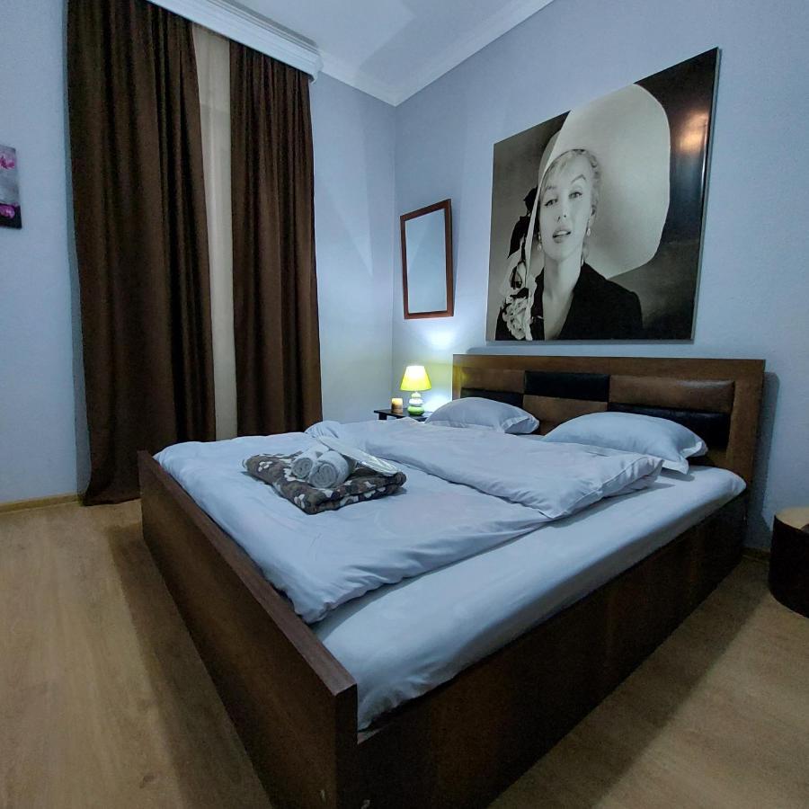 טביליסי Guesthouse Different מראה חיצוני תמונה