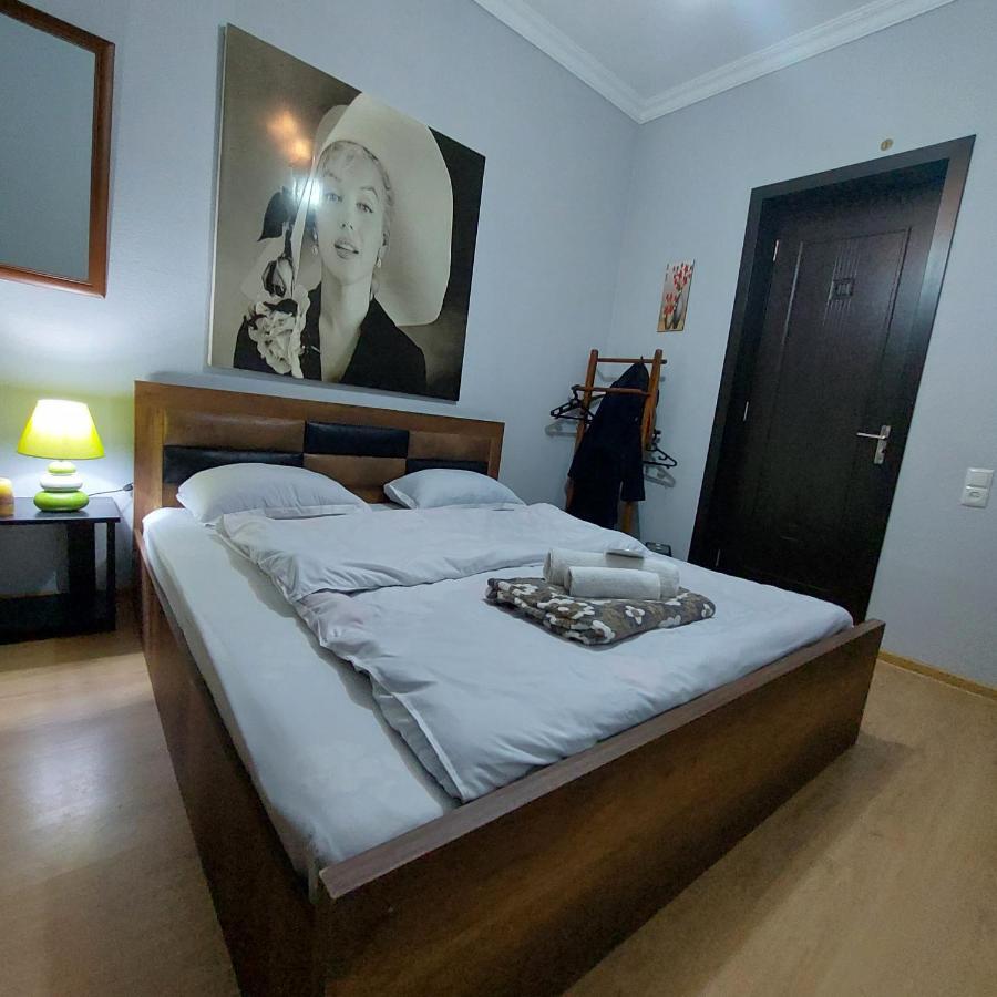 טביליסי Guesthouse Different מראה חיצוני תמונה