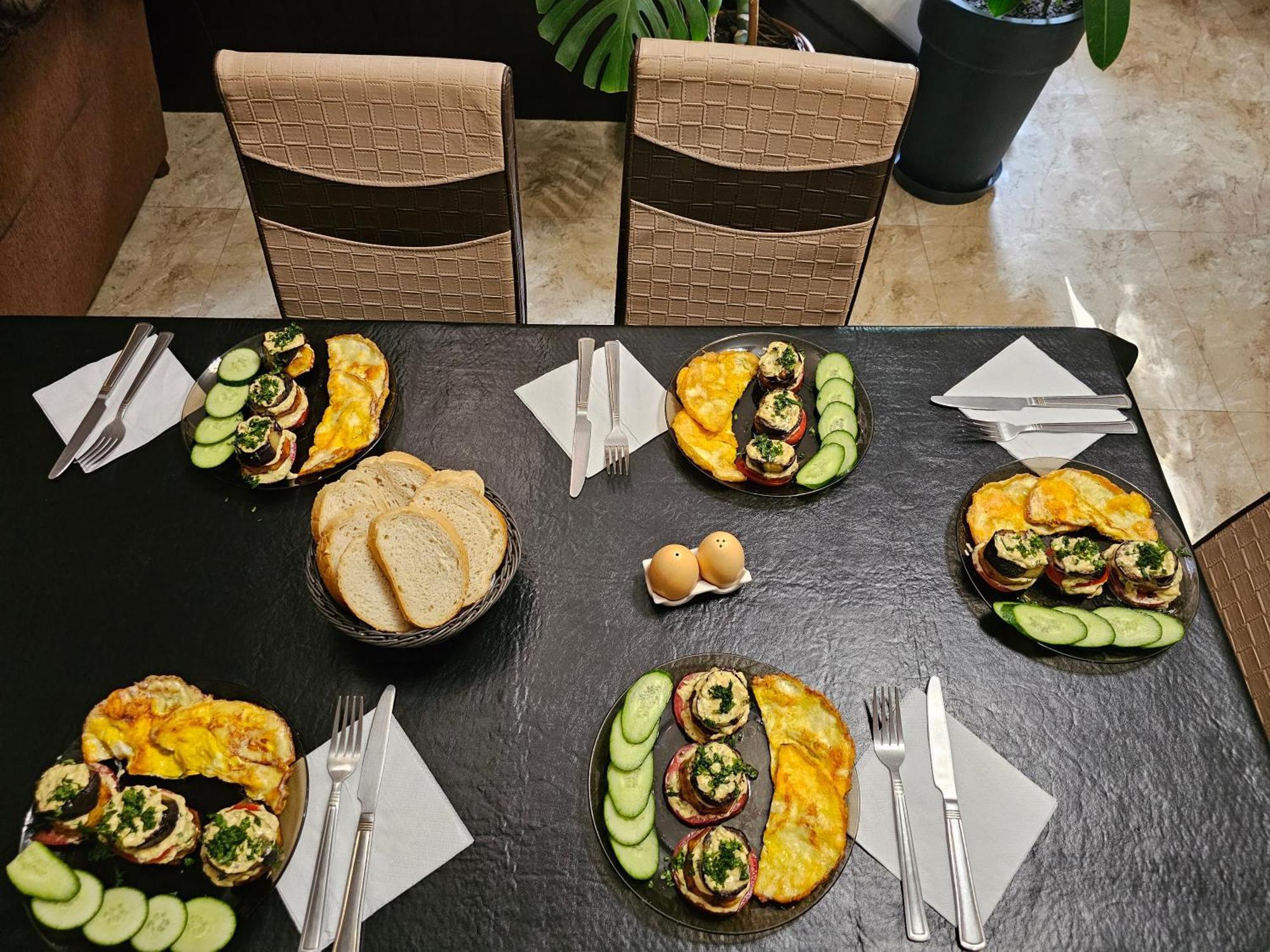טביליסי Guesthouse Different מראה חיצוני תמונה