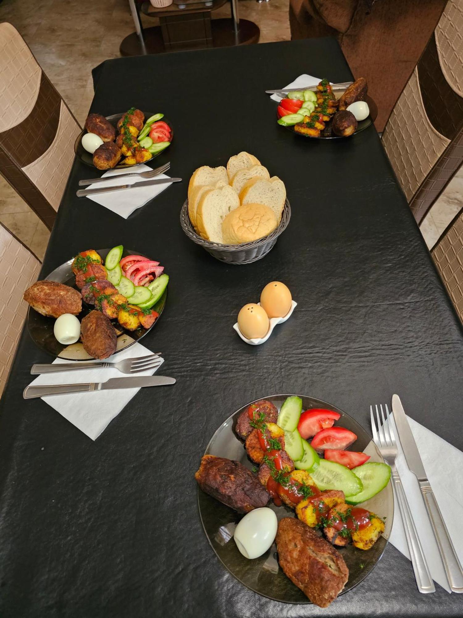 טביליסי Guesthouse Different מראה חיצוני תמונה