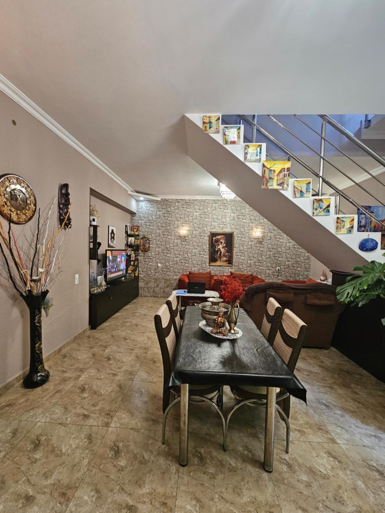 טביליסי Guesthouse Different מראה חיצוני תמונה
