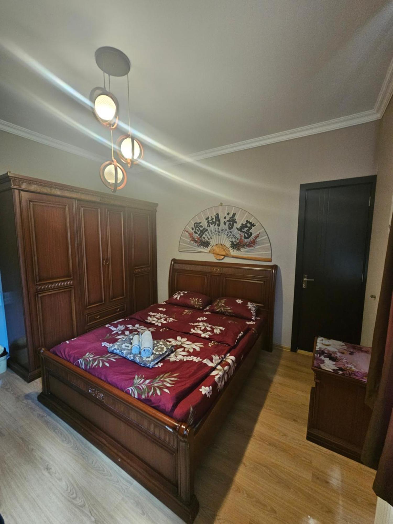 טביליסי Guesthouse Different מראה חיצוני תמונה