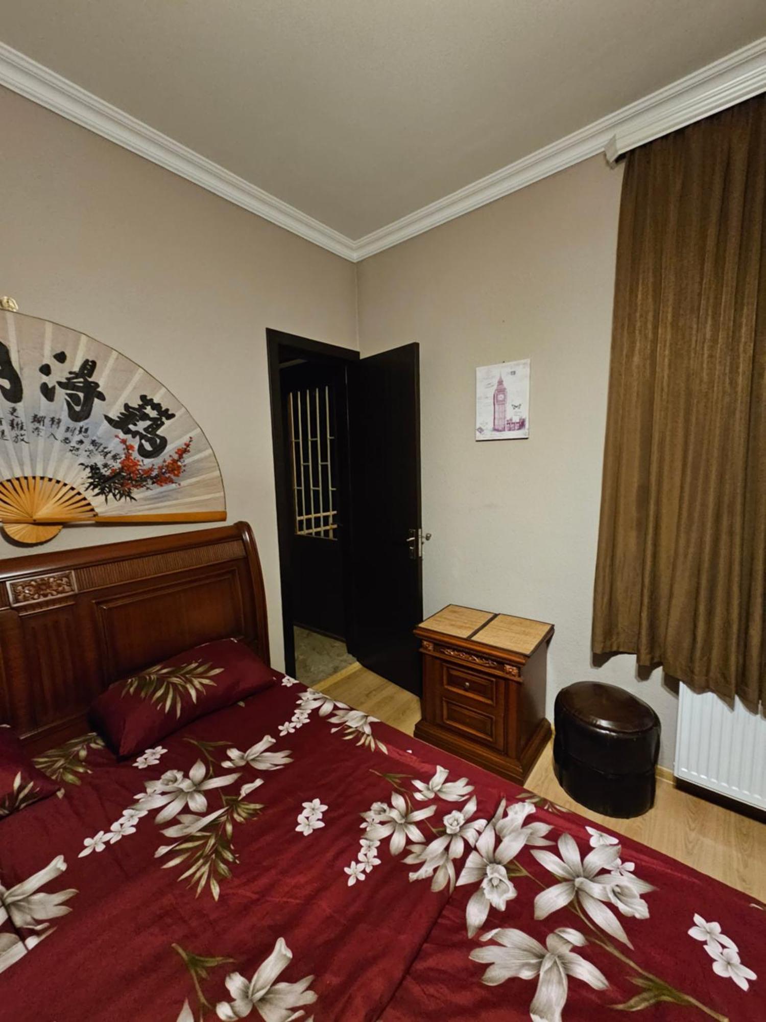 טביליסי Guesthouse Different מראה חיצוני תמונה