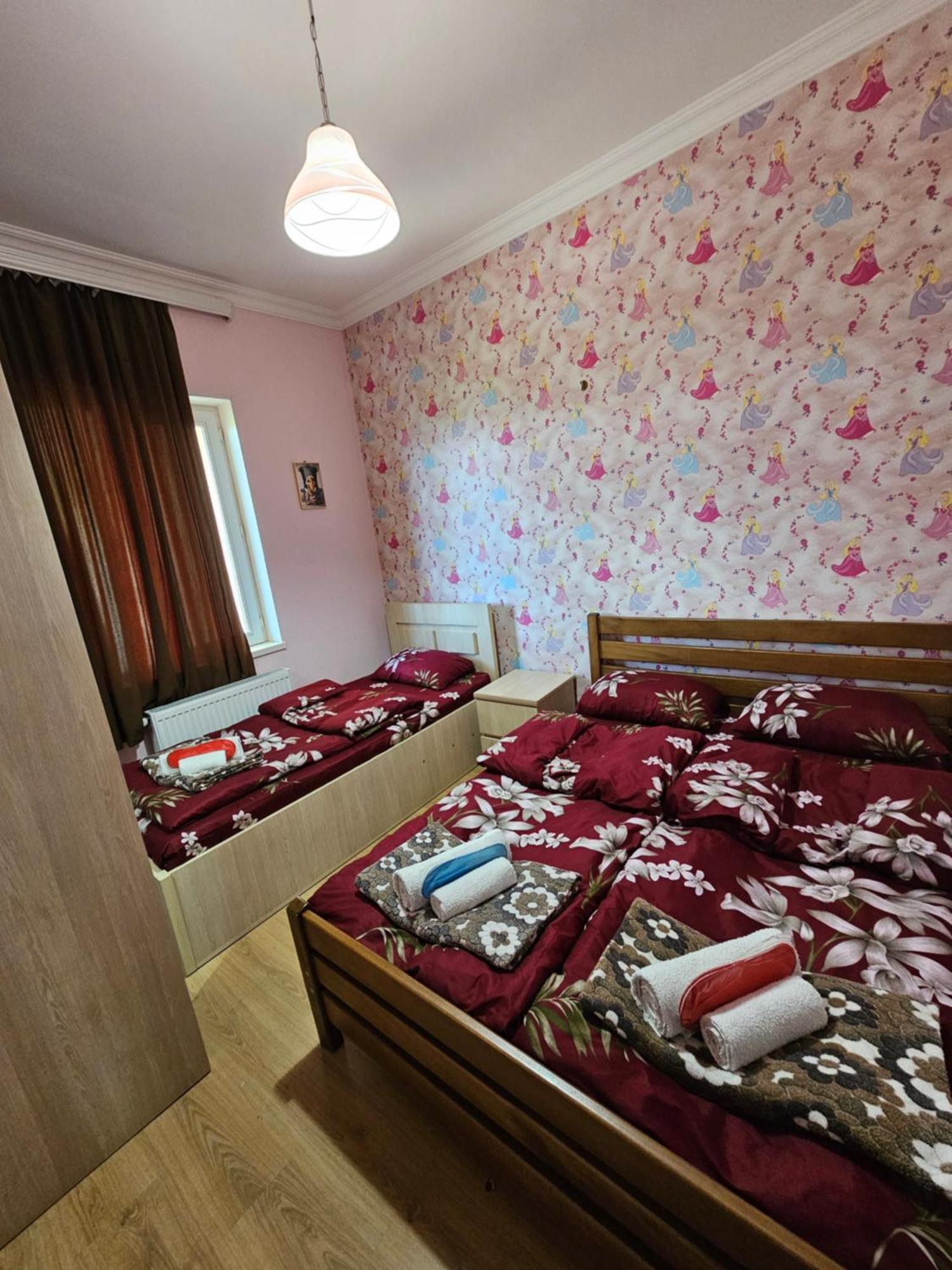 טביליסי Guesthouse Different מראה חיצוני תמונה