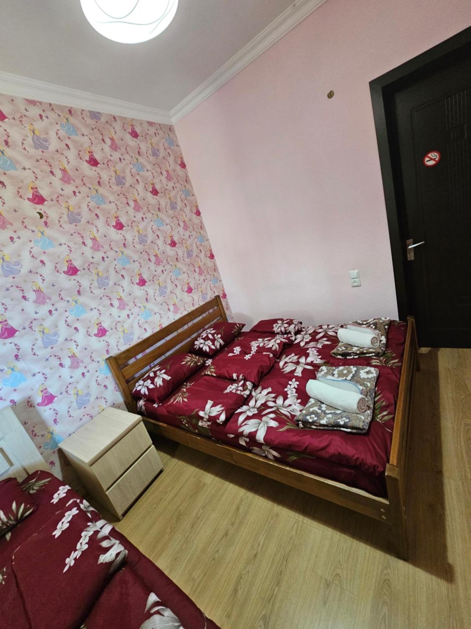 טביליסי Guesthouse Different חדר תמונה
