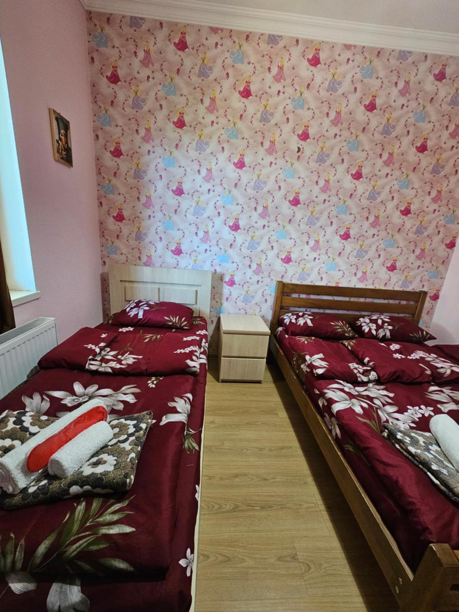 טביליסי Guesthouse Different מראה חיצוני תמונה