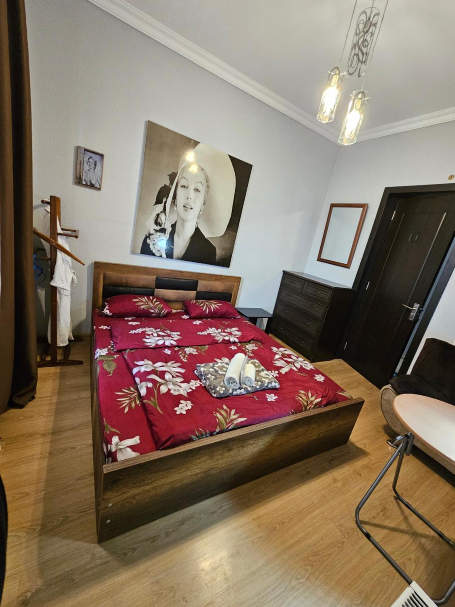 טביליסי Guesthouse Different חדר תמונה