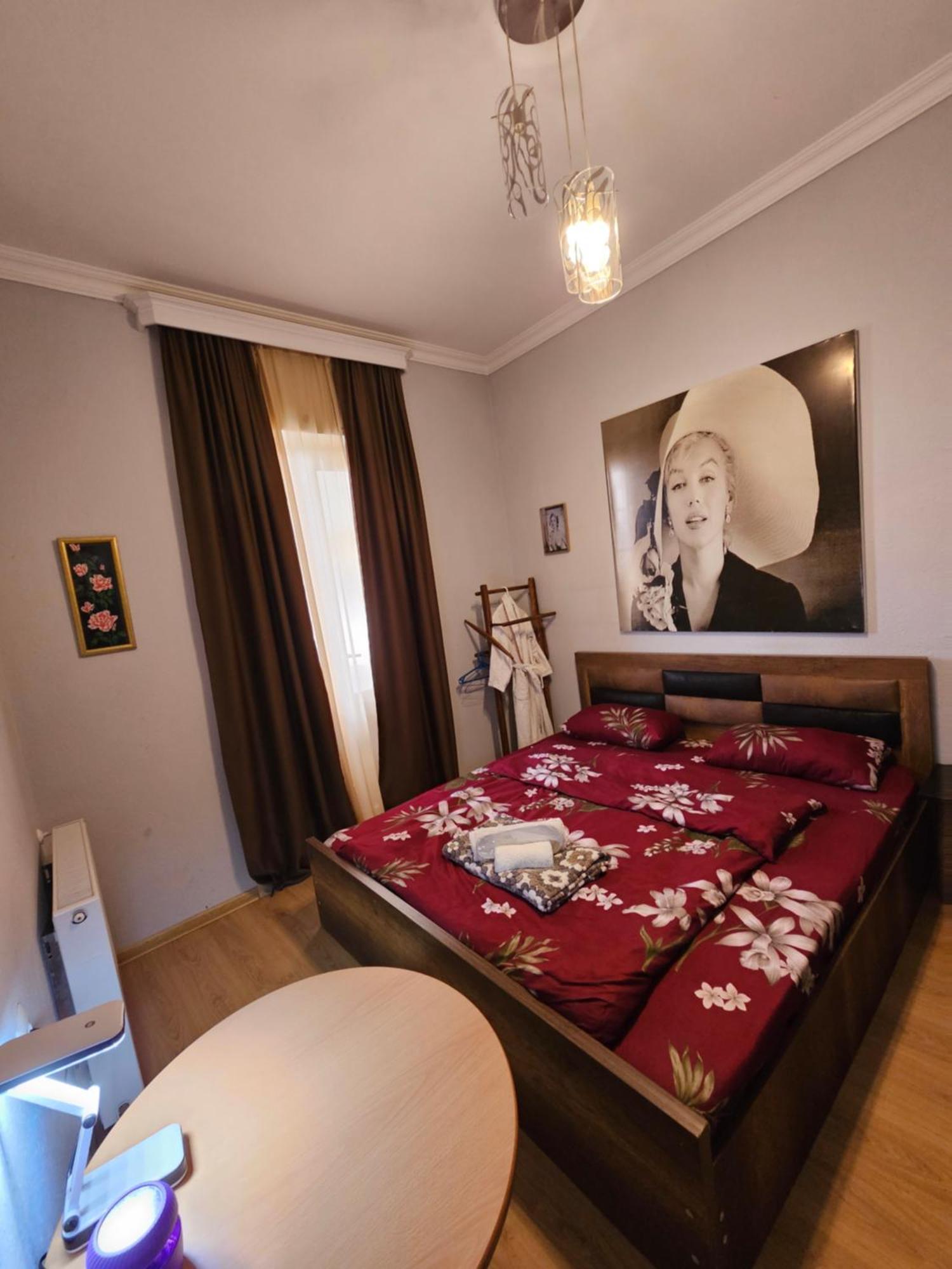 טביליסי Guesthouse Different מראה חיצוני תמונה