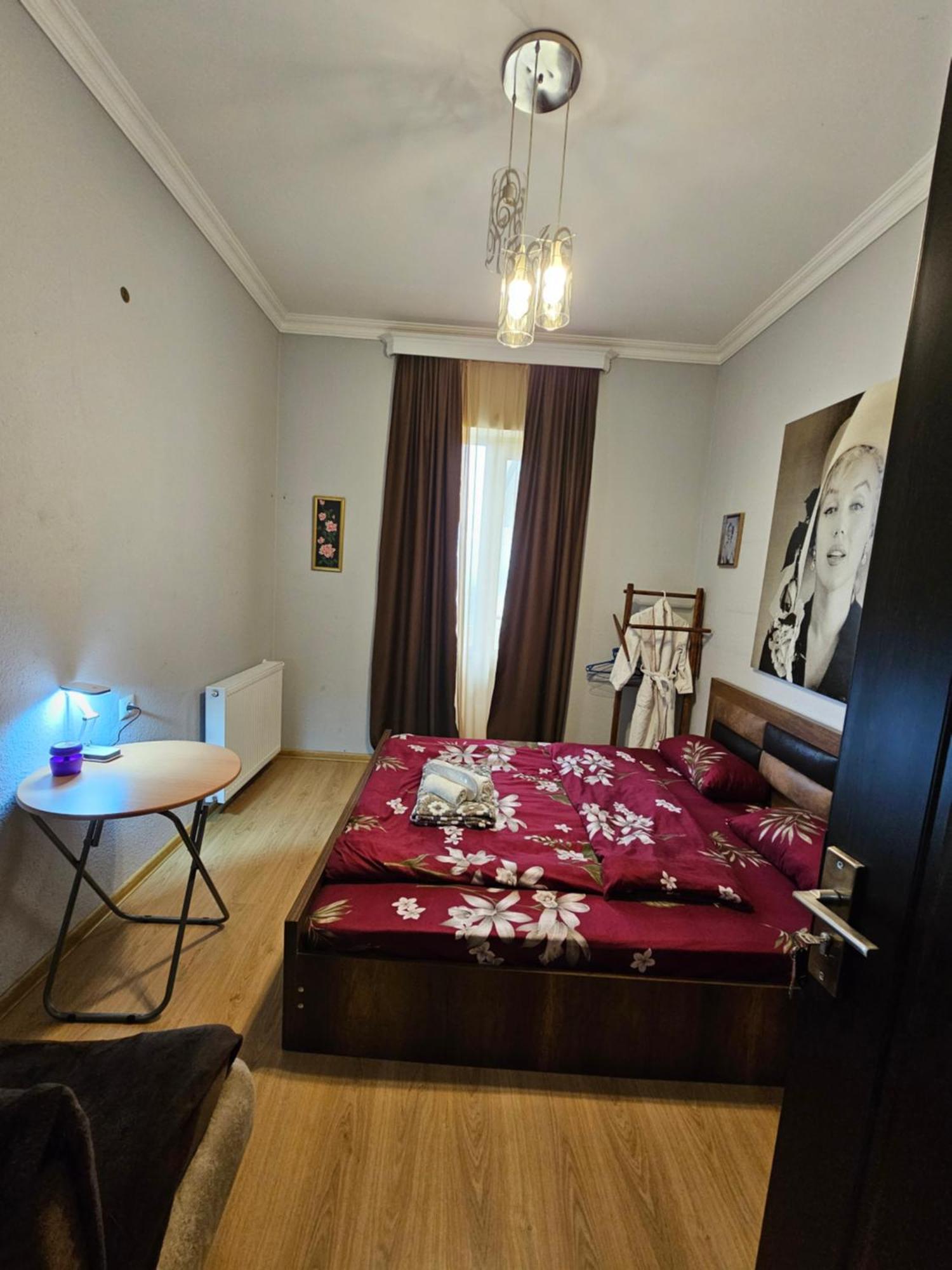 טביליסי Guesthouse Different מראה חיצוני תמונה