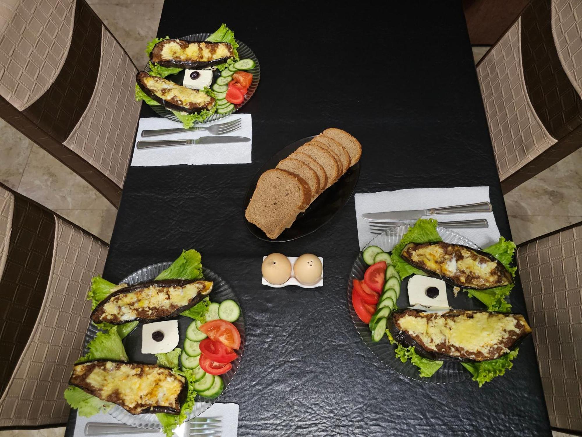 טביליסי Guesthouse Different מראה חיצוני תמונה